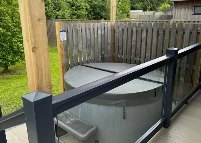 Luxury Hot Tub Glamping Apartment