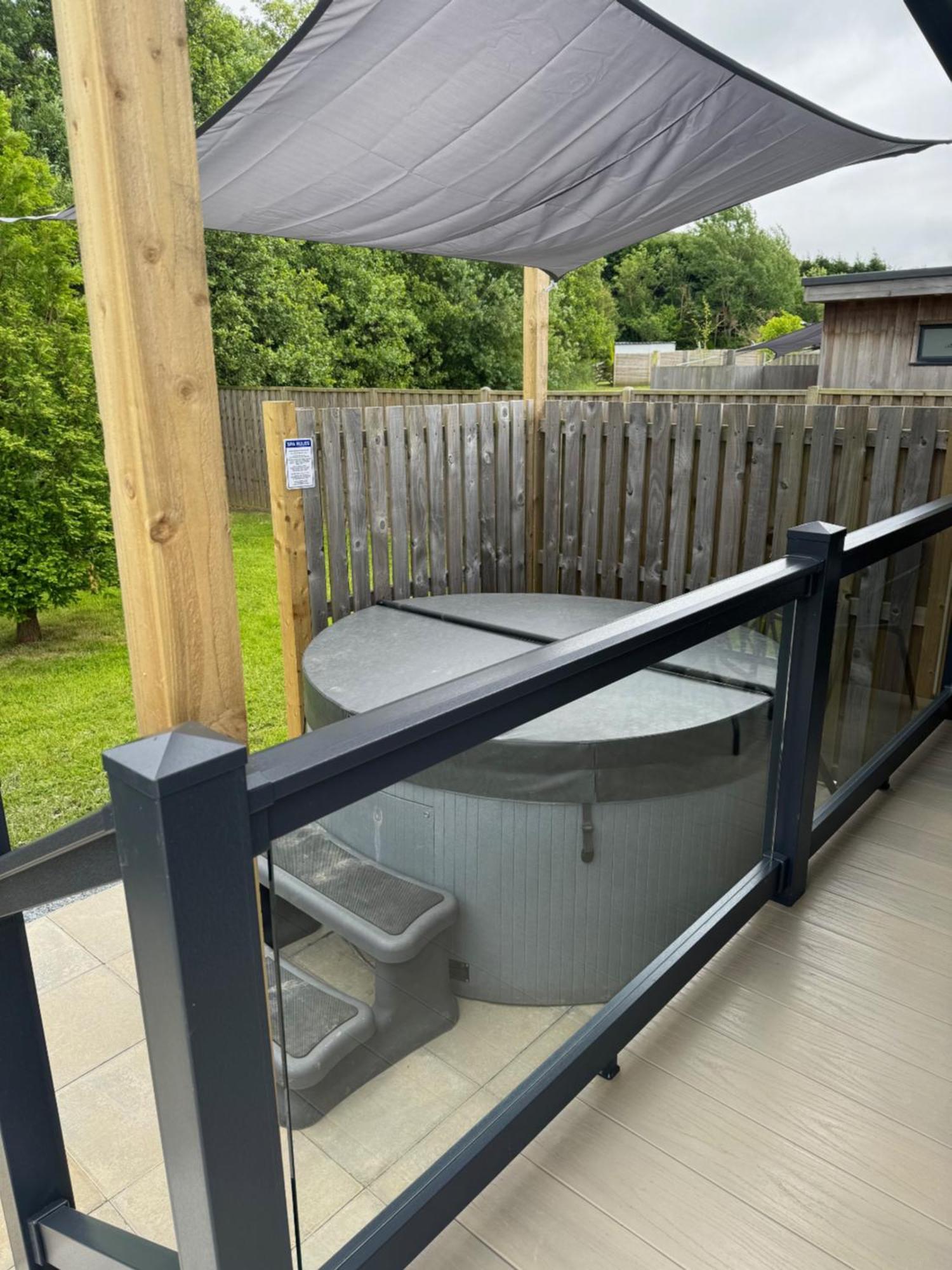 Apartment Luxury Hot Tub Glamping *